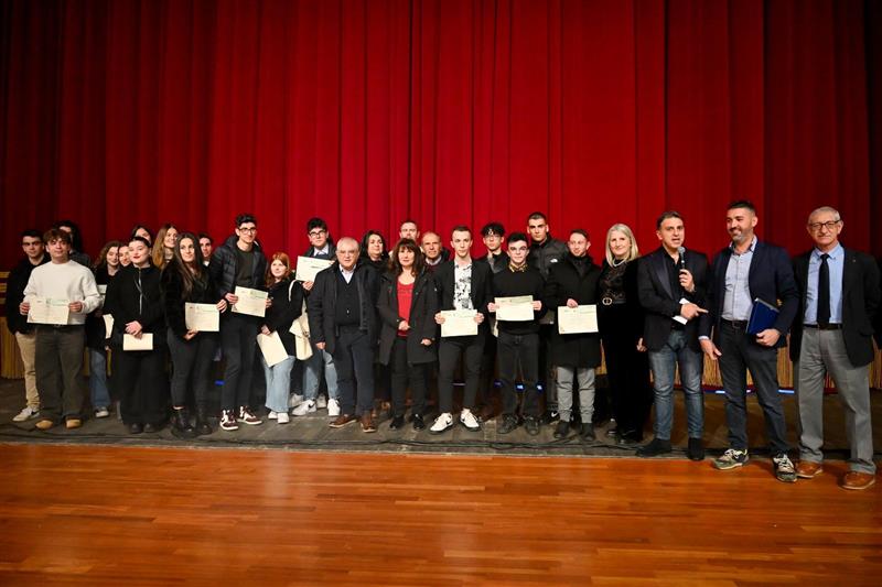 Sassari: solidarietà e merito, Avis premia 30 studenti donatori di sangue