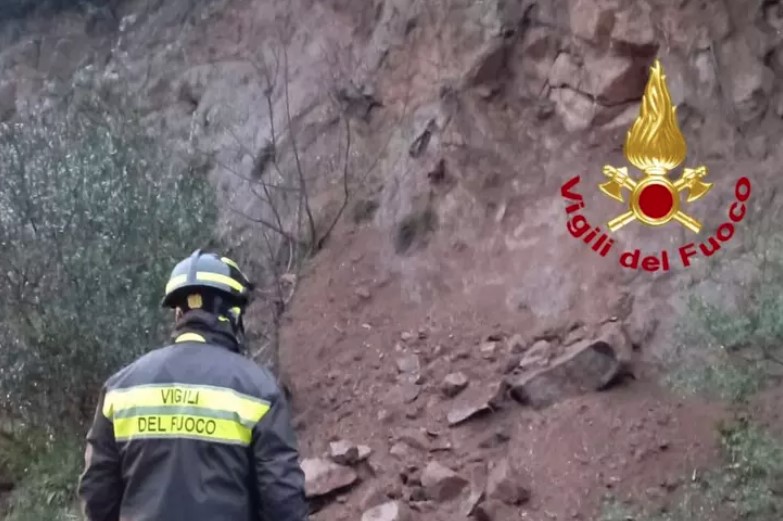 Sardegna sotto la pioggia: allerta meteo prorogata, smottamenti e strade chiuse nel Nuorese