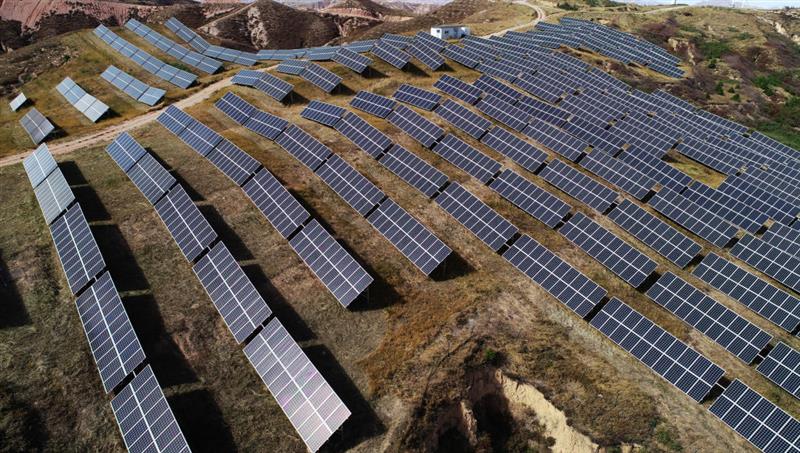 Sardegna e fotovoltaico: l’amore difficile per il “green” che cresce tra litigi e contraddizioni