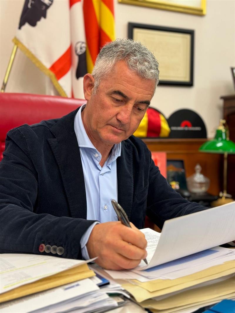 Editoriale: La fine del mandato di Mario Conoci come sindaco di Alghero - un'analisi politica