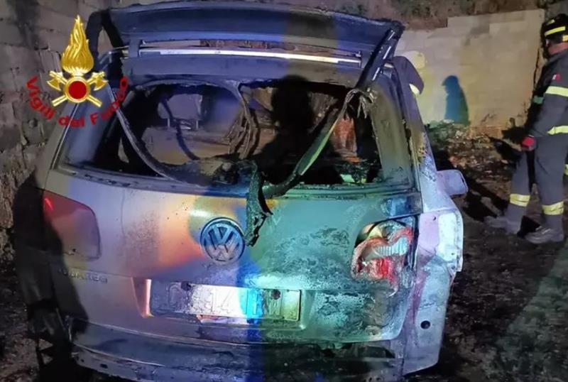 Auto bruciata a Nuoro: Indagini in corso