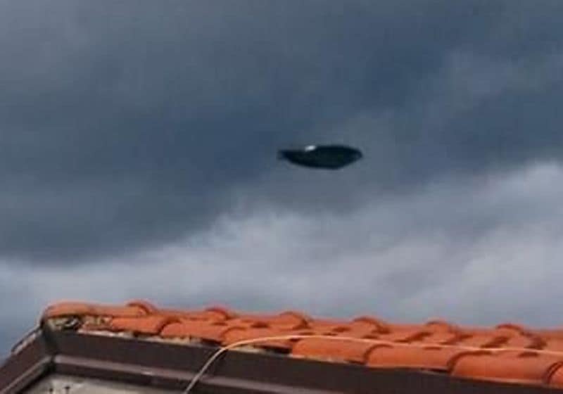 UFO a Olbia: il cielo della Sardegna diventa un aeroporto intergalattico?