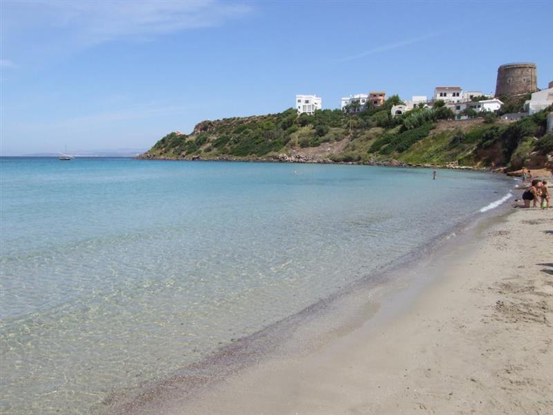 Tragedia a Calasetta: bagnante 84enne colpito da malore perde la vita in mare