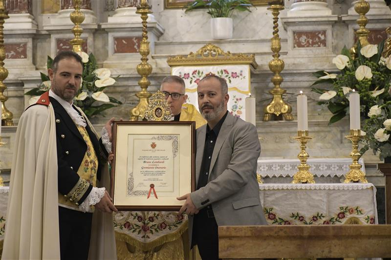 Lo scrittore Bruno Lombardi nominato gremiante onorario dal Gremio di Nostra Signora della Mercede di Sassari