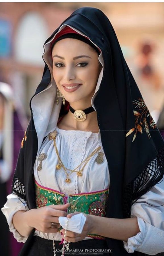 La storia della Sardegna nei costumi tradizionali