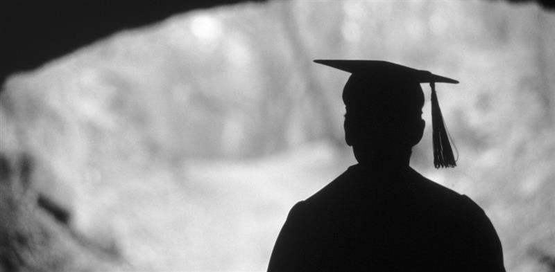 Il silenzio della laurea: perché rinunciare alla discussione pubblica è un errore