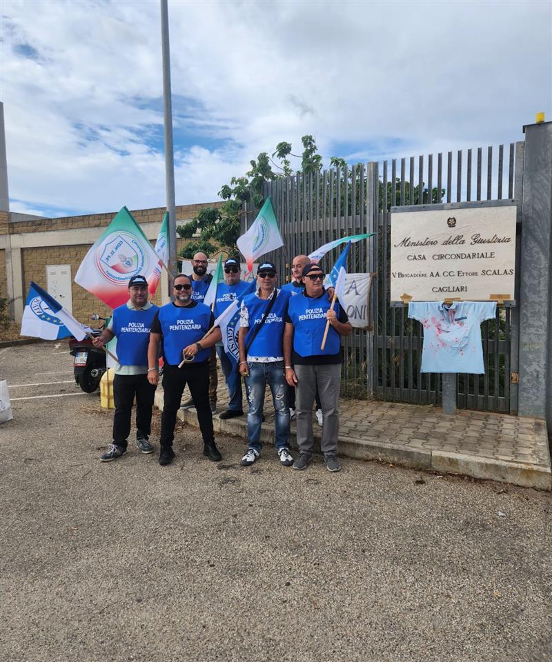 Roberto Melis si batte per un futuro migliore. Il Segretario Nazionale della CONSIPE ha organizzato un sit-in di fronte al carcere di Uta per far sentire la voce della polizia penitenziaria.