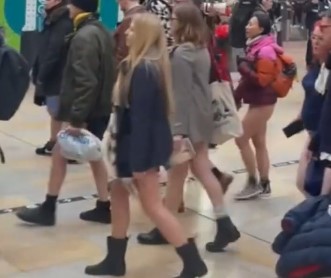 Londra in mutande: il "No Trousers Tube Ride" e la deriva del buon senso