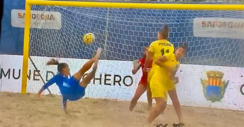 Euro Beach Soccer 2024: L’Italia brilla sotto la pioggia di Alghero, Azzurre in Semifinale!