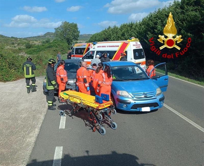 Incidente alle porte di Alghero: tre auto coinvolte, due feriti in ospedale