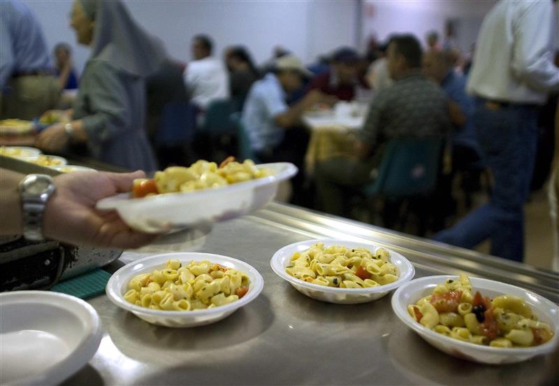 Ferragosto di solidarietà a Cagliari: Il "pranzo dei poveri" della Caritas  Diocesana