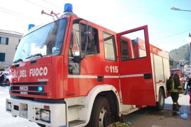 Incendio a Maracalagonis: casa evacuata, 80enne intossicato