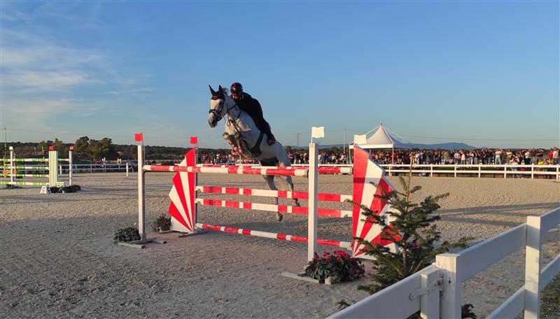 Salto ostacoli: Sardegna Jumping Tour e Trofeo dei Nuraghi infiammano Tanca Regia con 151mila euro di montepremi