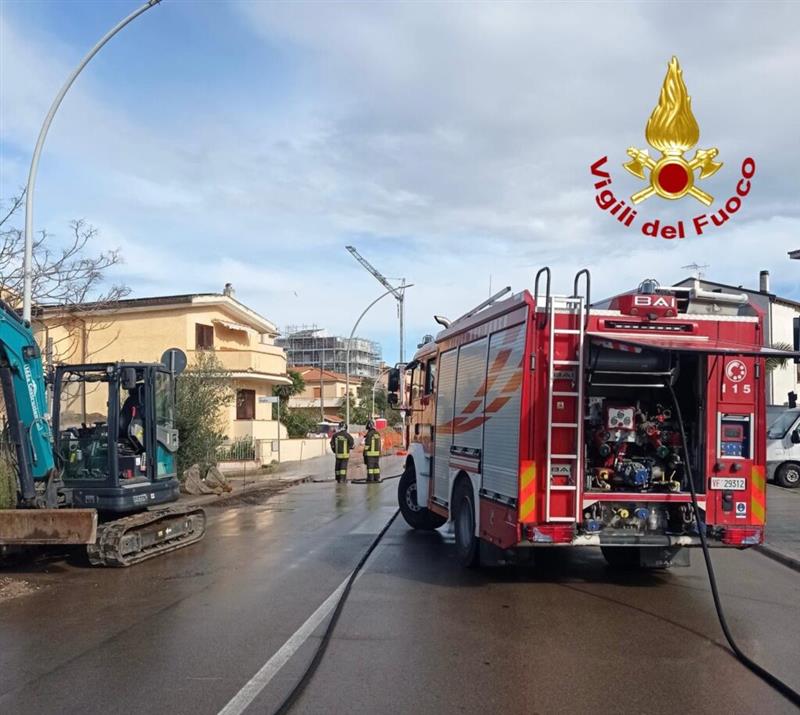 Alghero, fuga di gas in via Don Minzoni: evacuati i residenti, intervento dei Vigili del Fuoco e squadra NBCR