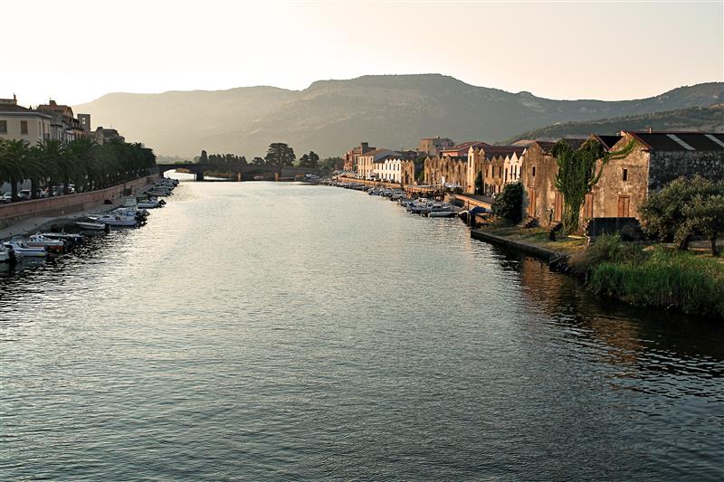 Bosa, il Comune regolamenta gli ormeggi sul fiume Temo