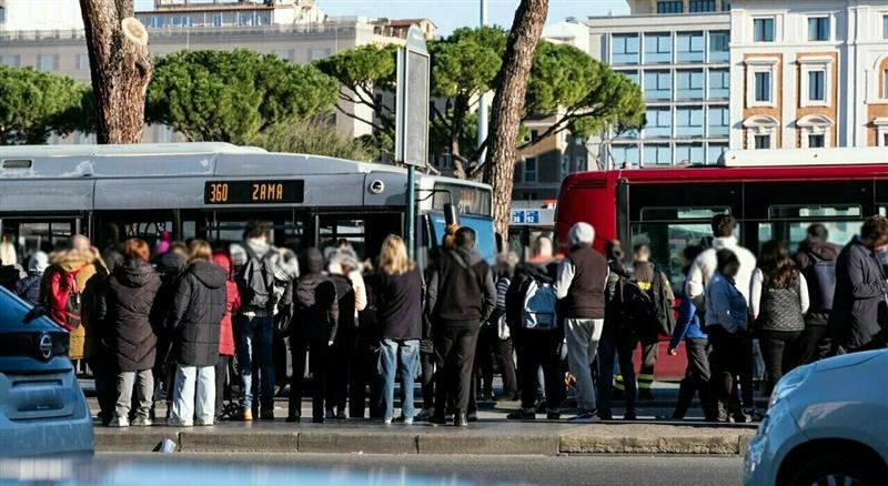 Trasporto pubblico, tornano gli "scioperi dell’aperitivo": disagi nel weekend per pendolari e viaggiatori