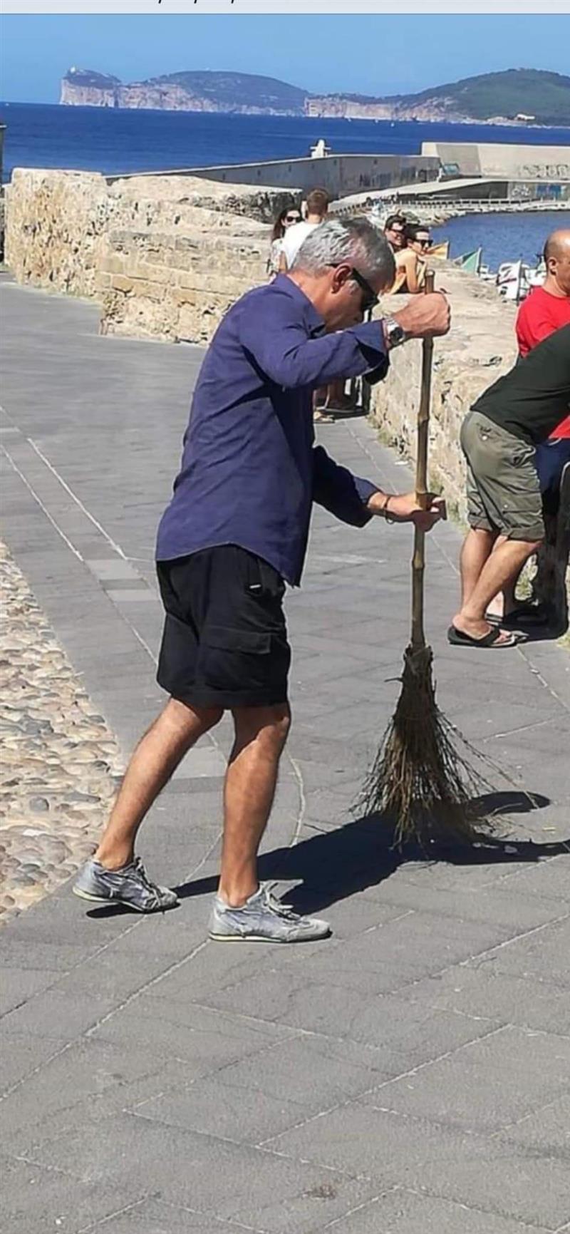 Il nuovo assessore ad Alghero Selva scopa, gli altri stanno a guardare