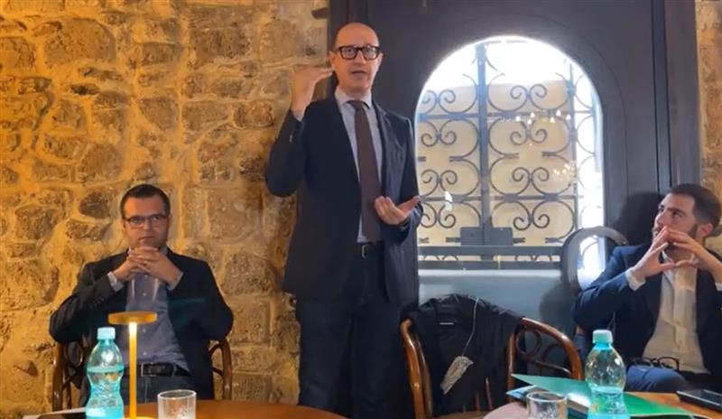 Alghero: al Café Latino l’incontro di Orizzonte Comune tra progetti civici, turismo e spopolamento