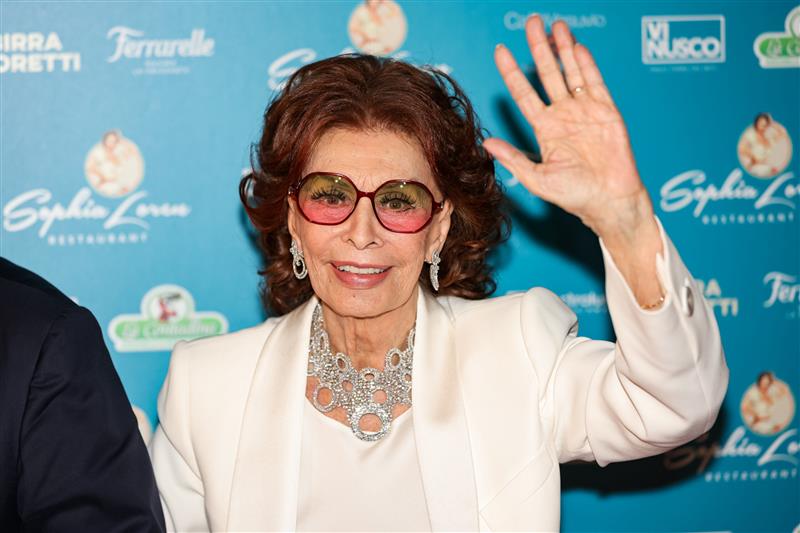 Sofia Loren riceve la prima chiave di Cinecittà: un omaggio alla sua carriera leggendaria