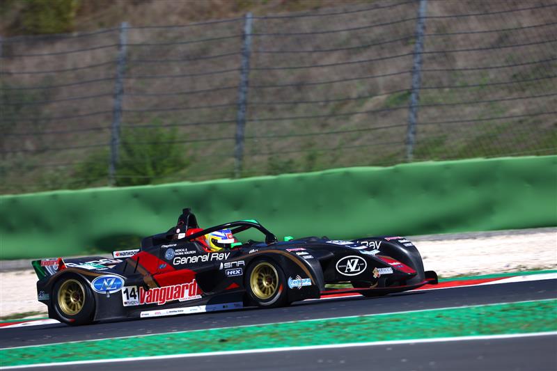 Omar Magliona protagonista a Vallelunga: vittoria in Gara 1, sfortunato ritiro in Gara 2