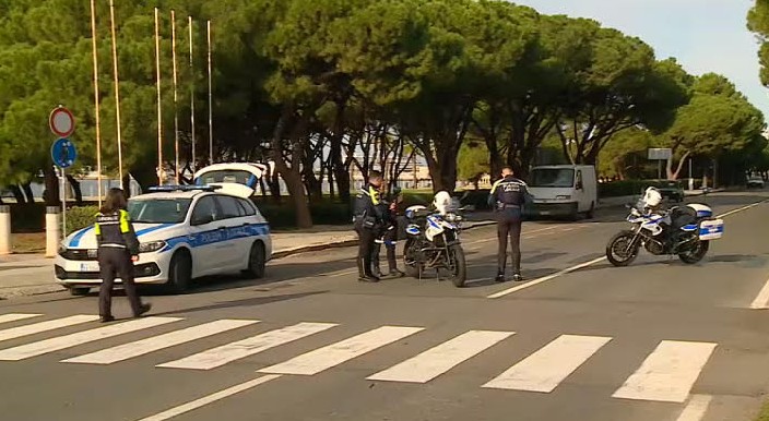 Cagliari: 17enne falcidiata da un'auto mentre va a scuola: è grave