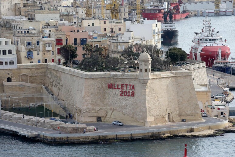 Precipita da un balcone a Malta: grave una 18enne sarda